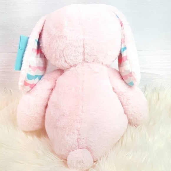 20 inch Authentic FAO SCHWARZ Bunny! Collector Papers included - Picture 3 of 3